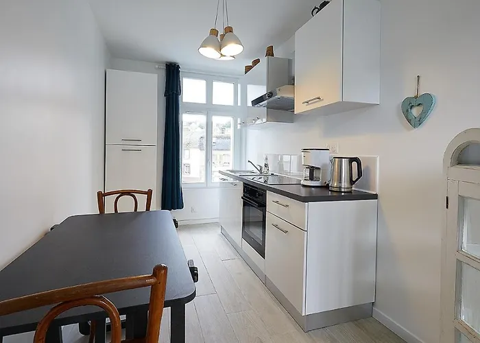 De Paris 아파트호텔 4*